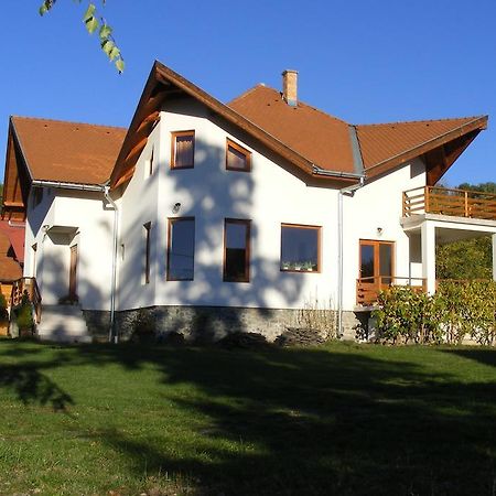 מלון סובאטה Casa Lacul Mierlei מראה חיצוני תמונה