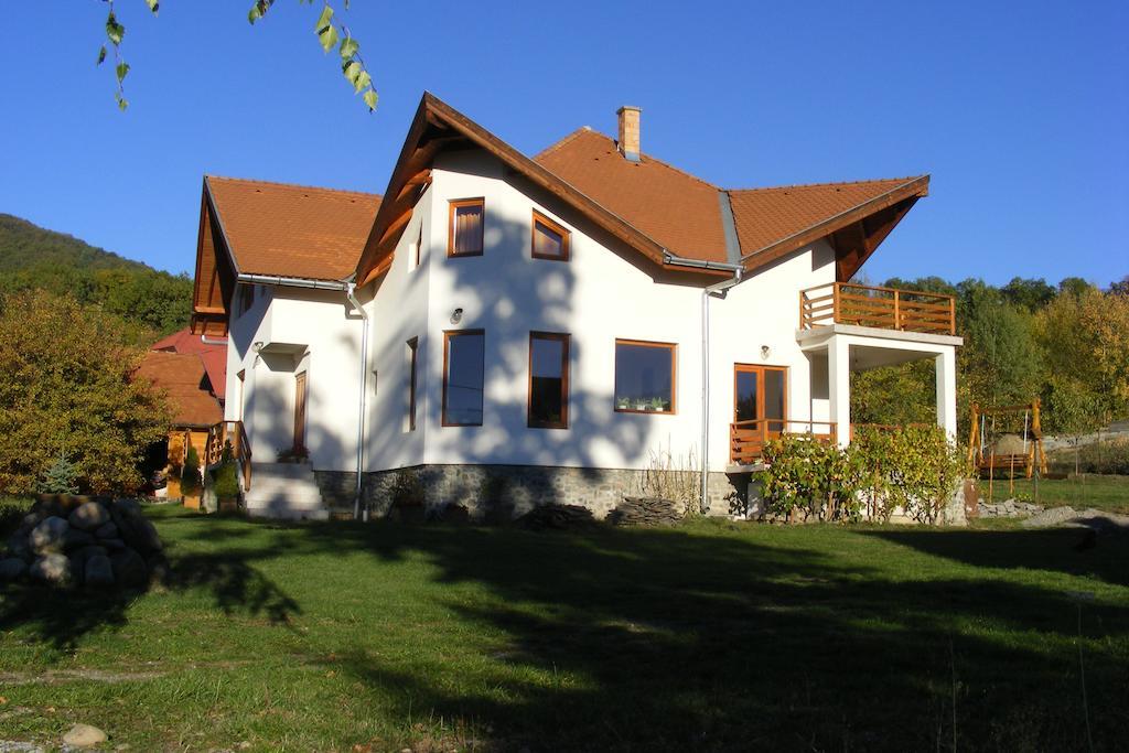 מלון סובאטה Casa Lacul Mierlei מראה חיצוני תמונה